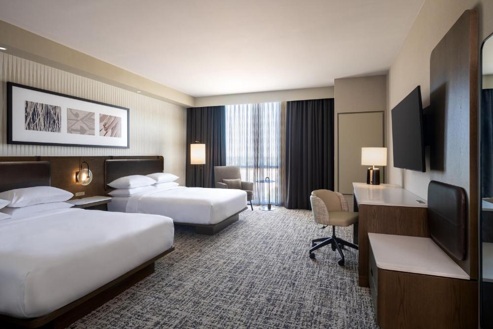 Deluxe Queen Room interior